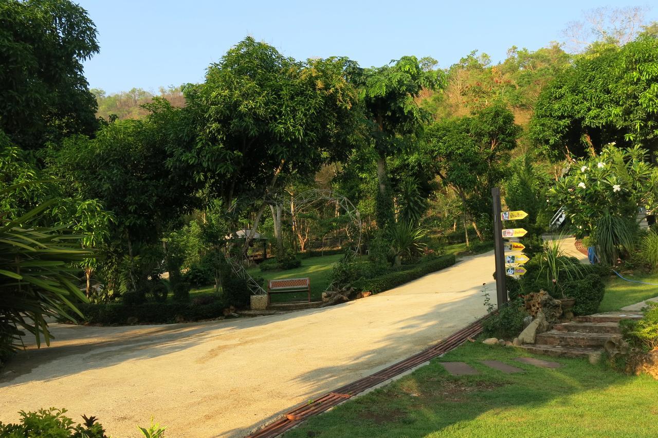 Suriyan Villa Kanchanaburi Luaran gambar